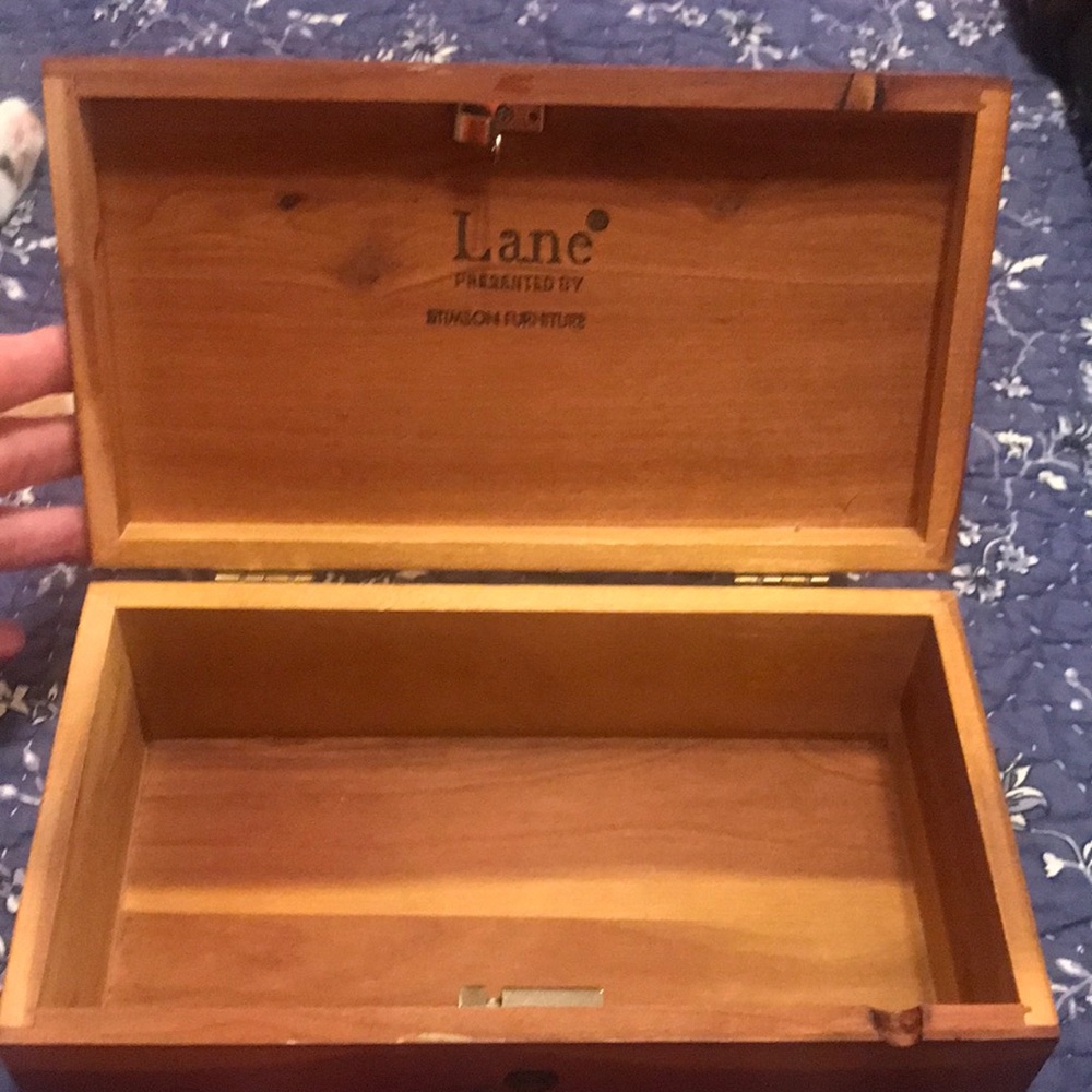 Lane Cedar Chest Mini - Picture 7 of 9